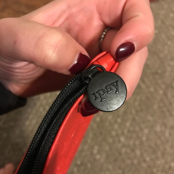 Bundle of two red Ipsy bags. Never been used - Picture 4 of 6